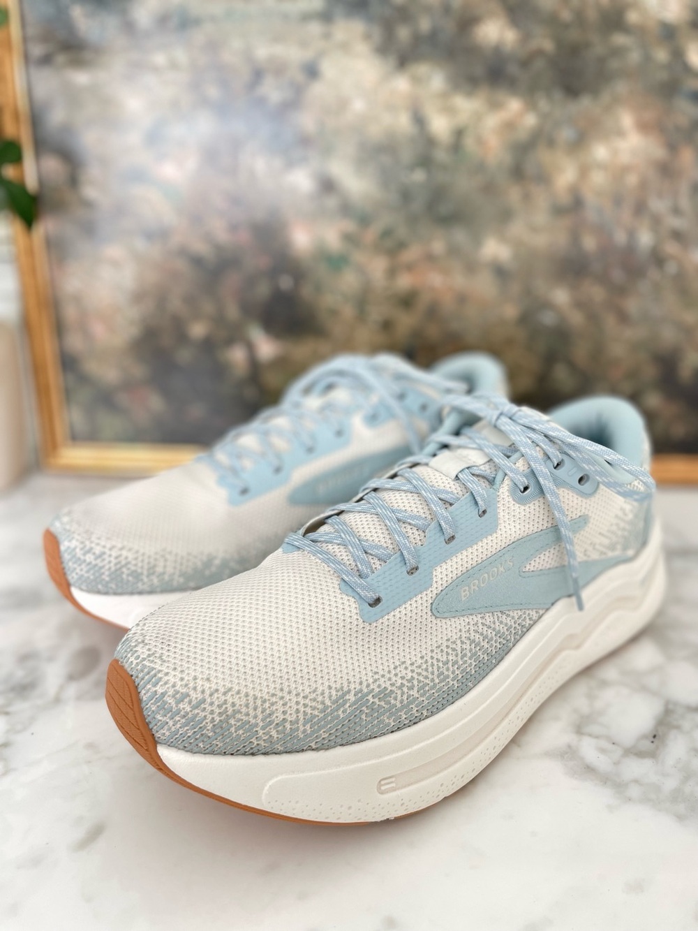 Brooks Ghost Max 2 running shoes Coconut Milk/Winter Sky
Women’s size 11 - Picture 2 of 8